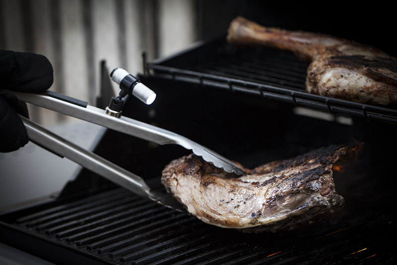 When barbecuing at dusk or at night and a light is not installed near the grill, the BBQXL magnetic tool light can help. It cling to any metal tools and are of great help when cooking in the dark. Click on the image for more information. 