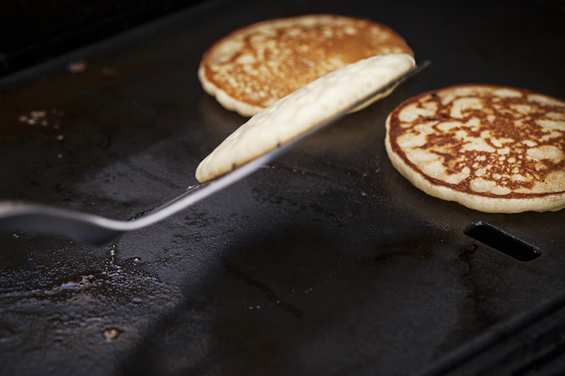 Make sure to well butter or oil your hotplate when preparing pancakes or you'll end up with a sticky mess. Cook pancakes or crepes over medium-high heat. Watch not to burn them as they will cook quickly. You'll know they're ready to be flipped when they form hollow bubbles on their surface.